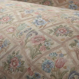 «کلوزآپ جزئیات پارچه روتختی ترک جدید با بافت سه‌بعدی، چاپ دیجیتال طرح گل‌های فصلی و رنگ‌های پاستلی ۲۰۲۵» 