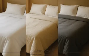 «سه تخت‌خواب با کاور لحاف در رنگ‌های سفید، کرم و خاکستری تیره برای مقایسه جنس و رنگ پارچه‌ها» 