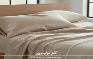 «نمای لایف‌استایل از روبالشتی ابریشم ساتن روی تخت برای انتخاب بهترین جنس روبالشتی مخصوص پوست حساس» 